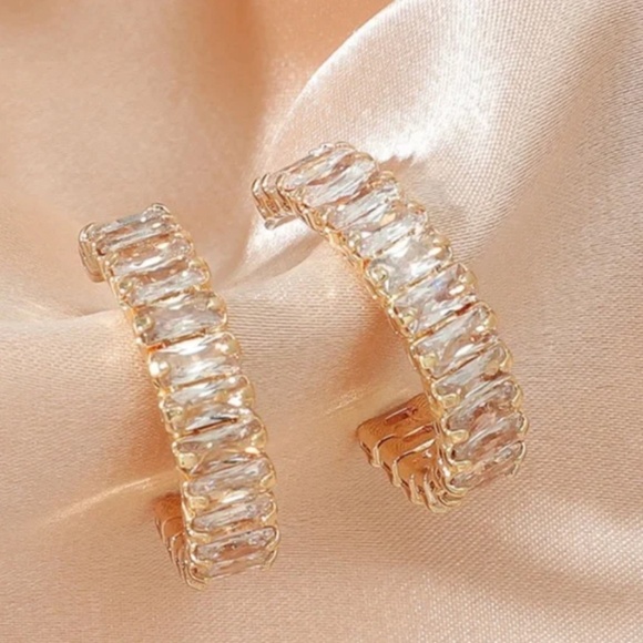 ✨ FREE Baguette Faux Crescent Boho Peasant Hipster Hippie Art Deco Hoop Earrings - Picture 1 of 3